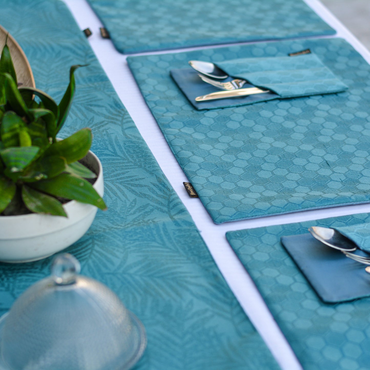 Juniper Leaf C-Green Silk Table Set
