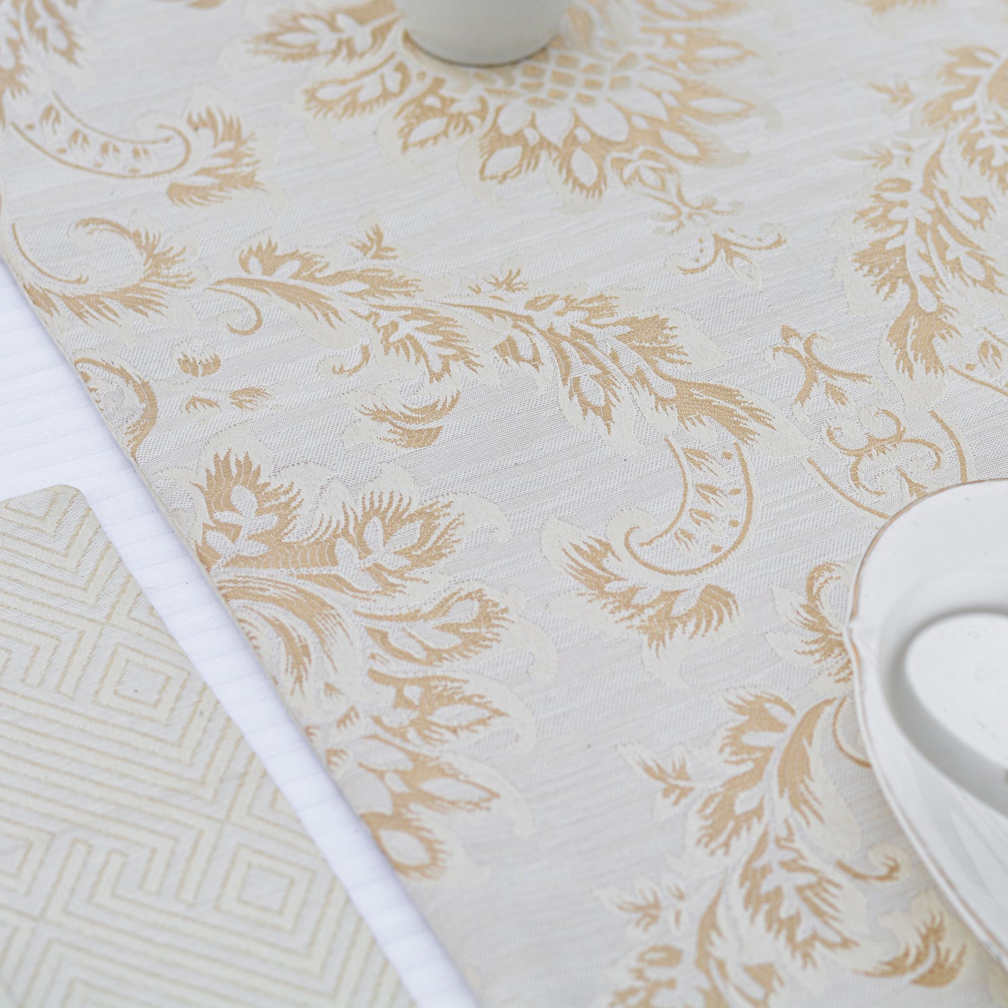 Majestic Bonanza Stella textured Silk Table Set