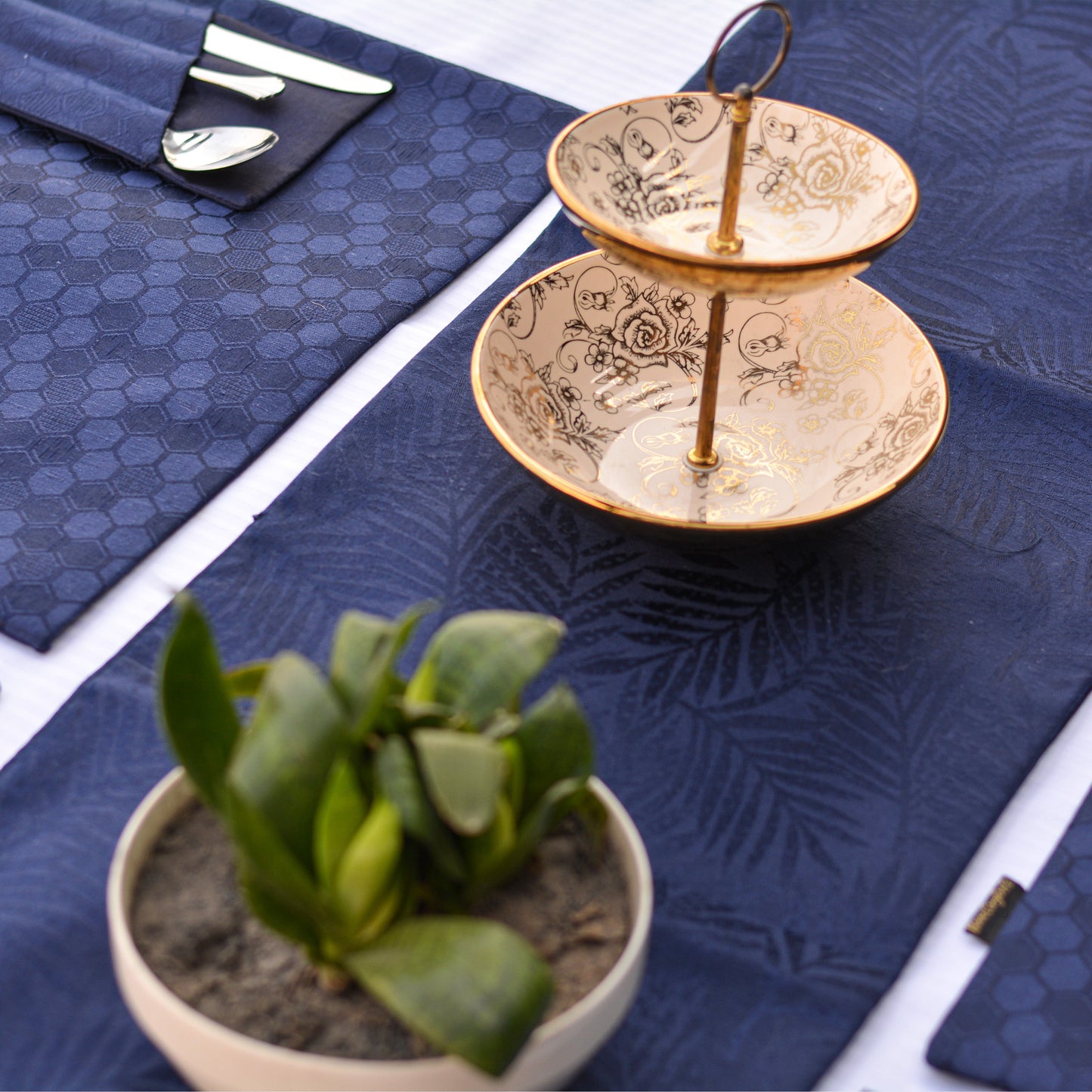 Juniper Leaf Mystic Blue Silk Table Set
